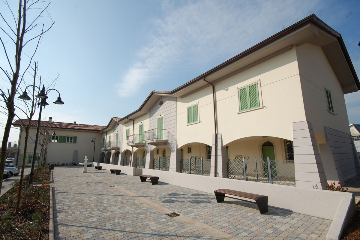 edificio a schiera pietrasanta